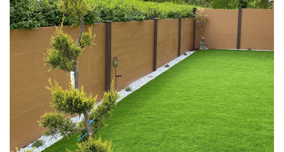 WPC kerítés bordázott